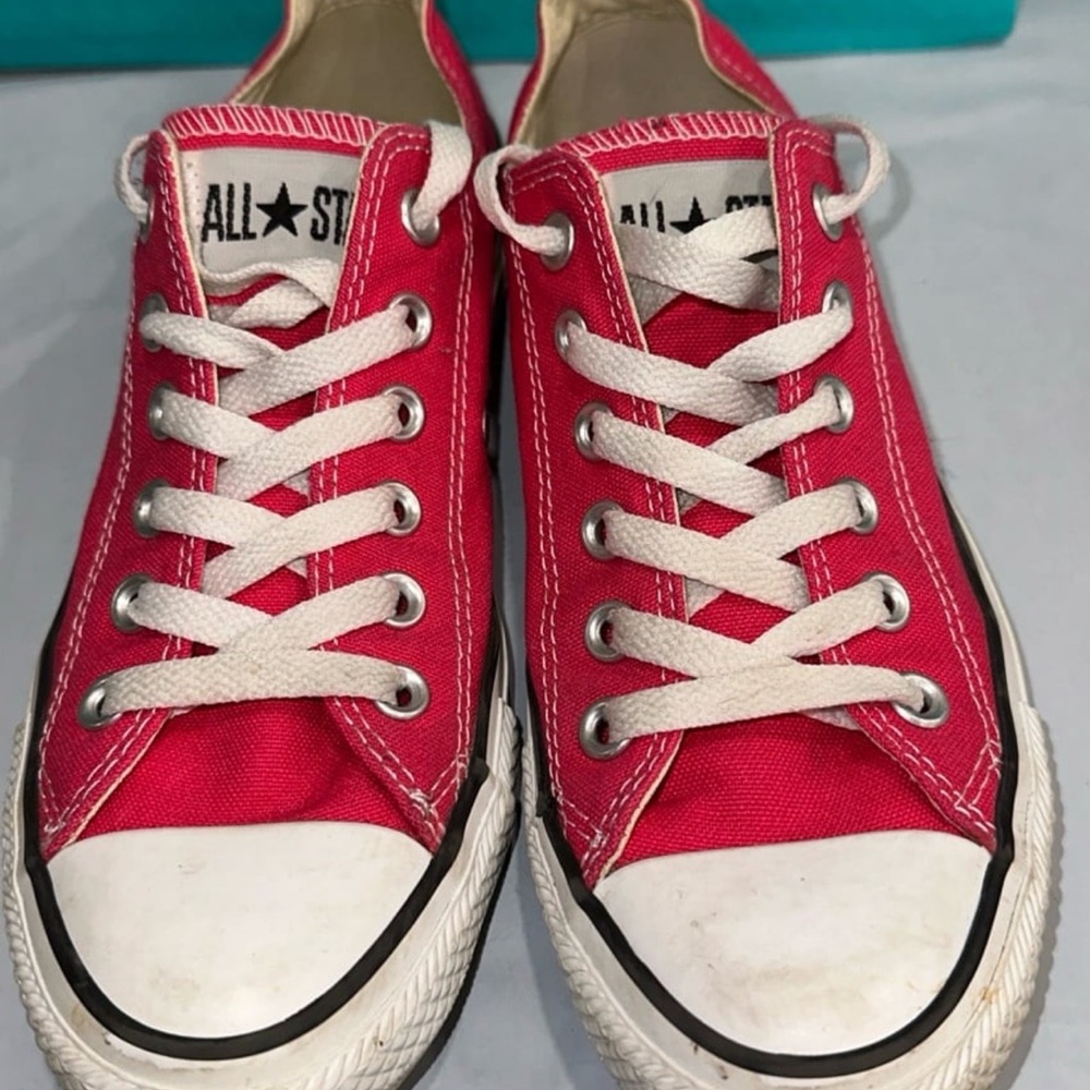 Converse dark pink low top shoes size men’s 5 and women’s 7